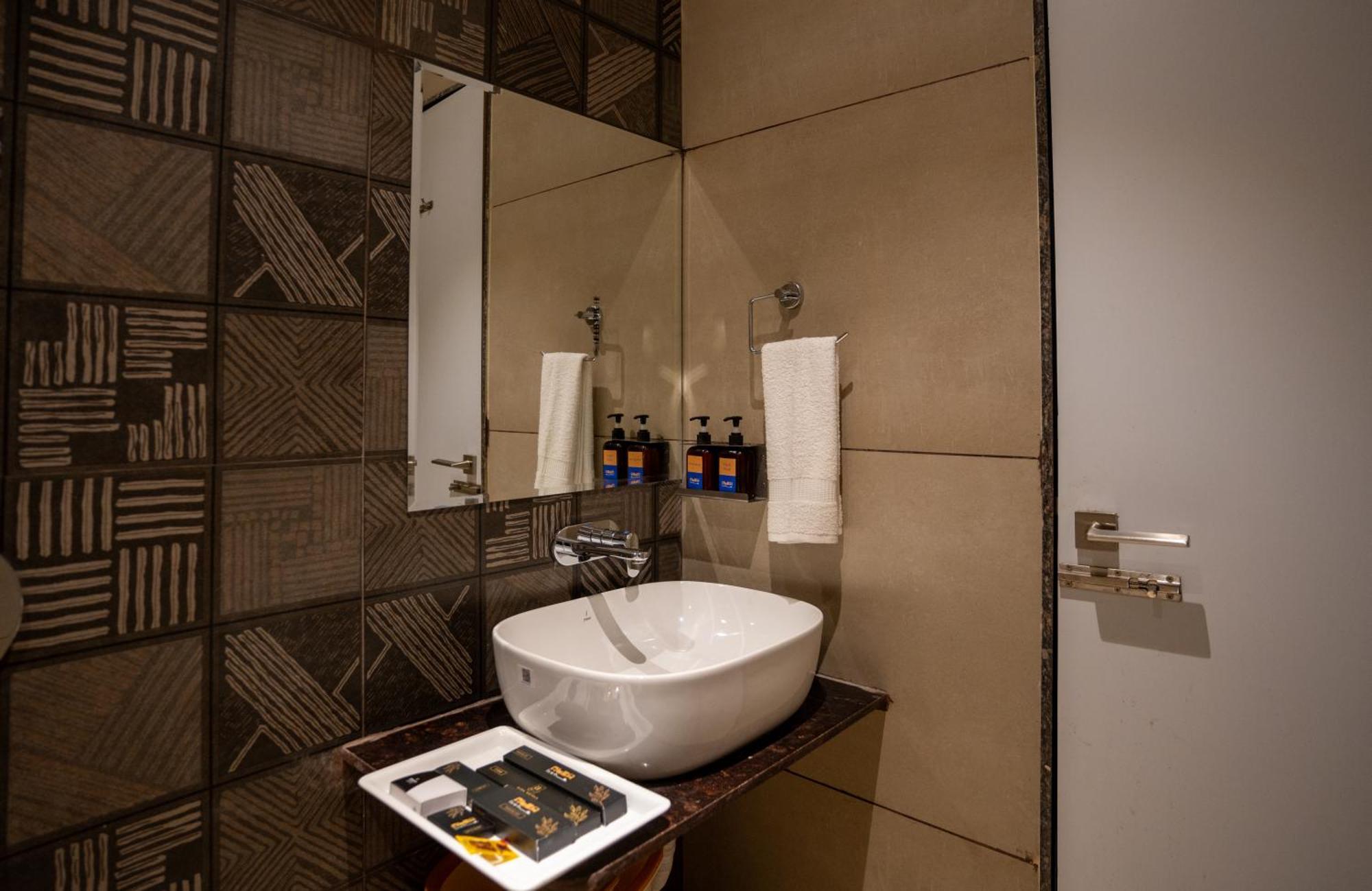Hotel Alba Inn, インドール エクステリア 写真